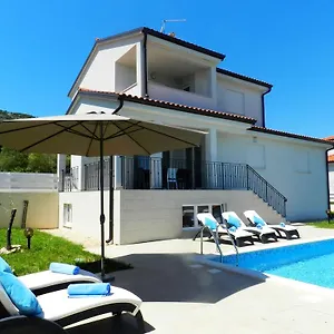 Aura Yourcroatiaholiday Villa